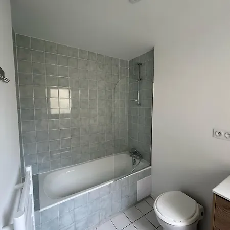 Maison Pres De La Pour 6 Pers. Avec Wifi - Fr-1-197-638