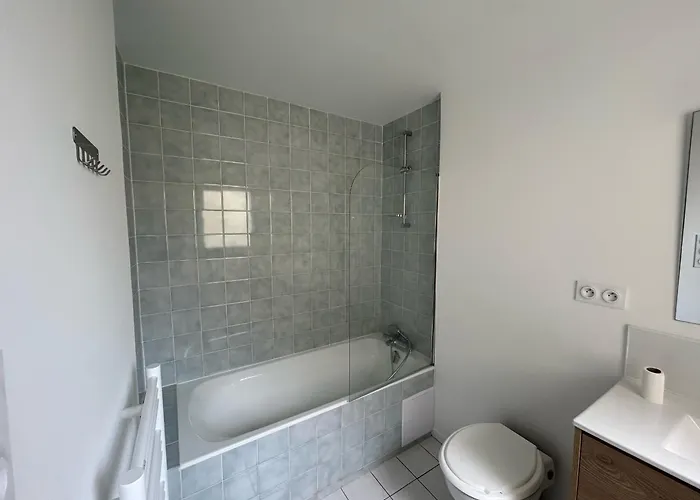 Maison Pres De La Pour 6 Pers. Avec Wifi - Fr-1-197-638